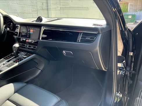 Certified 2026 Porsche Macan AWD/4WD image 19