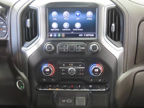 Used 2020 Chevrolet Silverado 1500 LT w/ Convenience Package AWD/4WD image 13