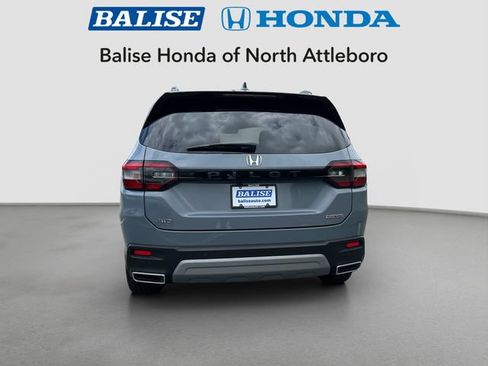 Used 2025 Honda Pilot Touring image 4
