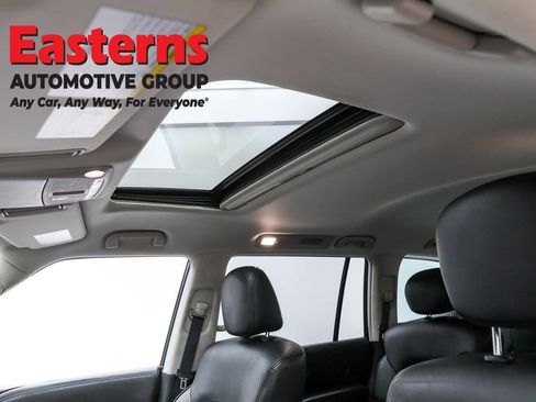 Used 2023 Nissan Armada SL w/ Captain's Chairs Package image 40