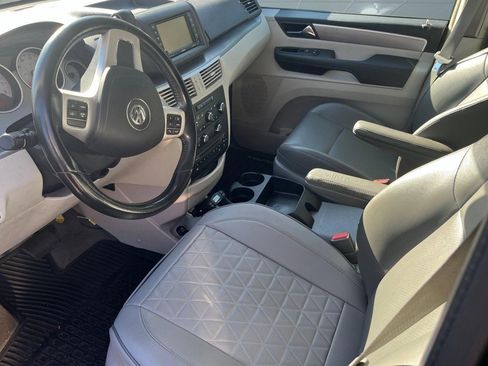 Used 2012 Volkswagen Routan SE image 6