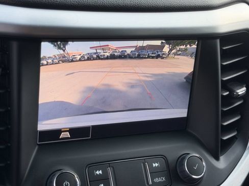 Used 2023 GMC Acadia SLT w/ Elevation Edition FWD image 17