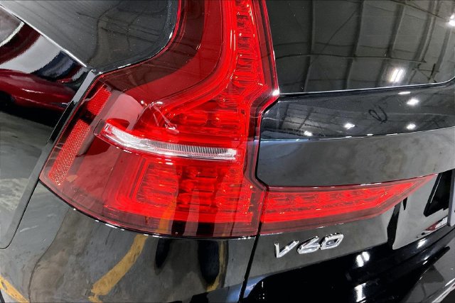 Certified 2026 Volvo V60 B5 Cross Country Plus AWD/4WD image 33