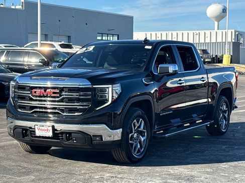 Used 2023 GMC Sierra 1500 SLT w/ SLT Premium Package image 4