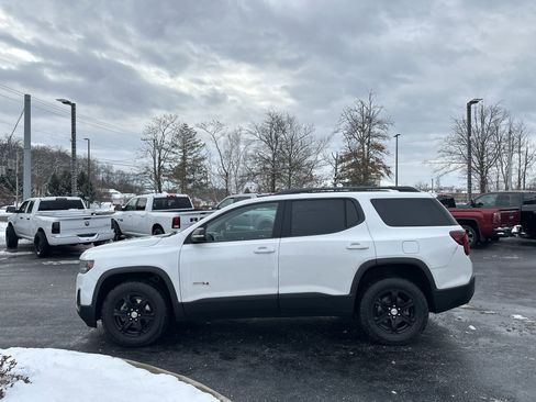 Used 2022 GMC Acadia AT4 w/ Technology Package image 9