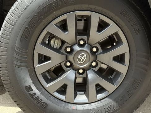 Used 2023 Toyota Tacoma SR5 w/ SR5 Appearance Package RWD image 10