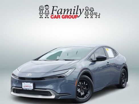 Used 2025 Toyota Prius Plug-In Hybrid image 1