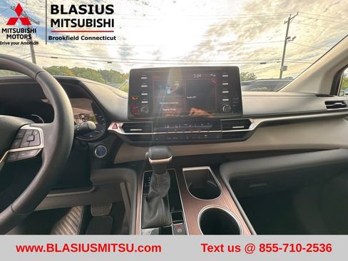 Used 2022 Toyota Sienna XLE AWD/4WD image 24