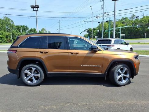New 2026 Jeep Grand Cherokee Limited w/ Luxury Tech Group II AWD/4WD image 2