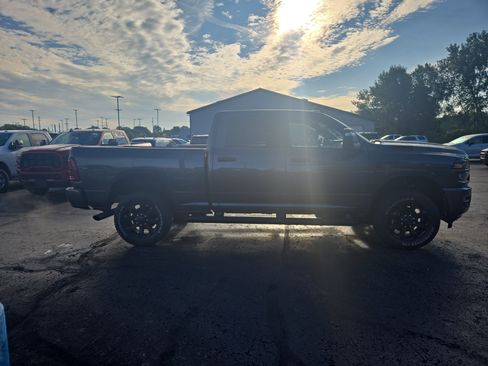 Used 2025 RAM 2500 Big Horn AWD/4WD image 4