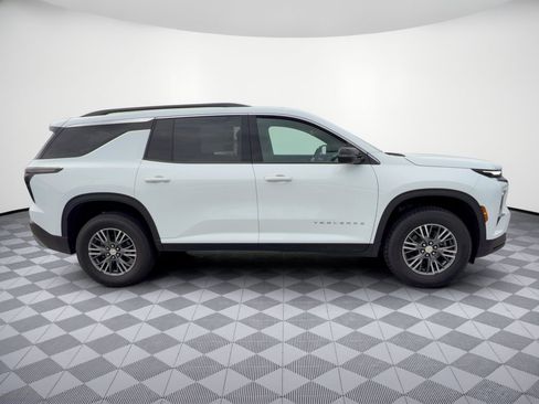 Used 2025 Chevrolet Traverse LT FWD image 8