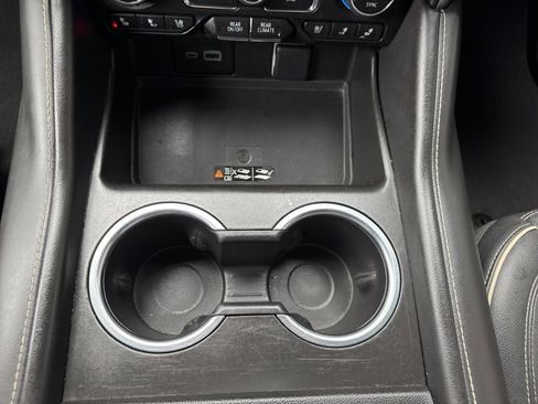 Used 2023 Chevrolet Suburban Premier image 29