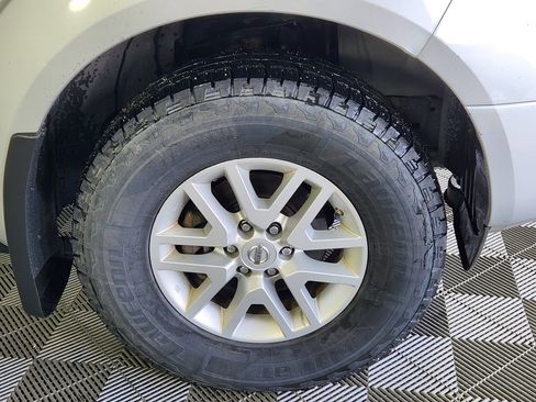 Used 2018 Nissan Frontier SV AWD/4WD image 9