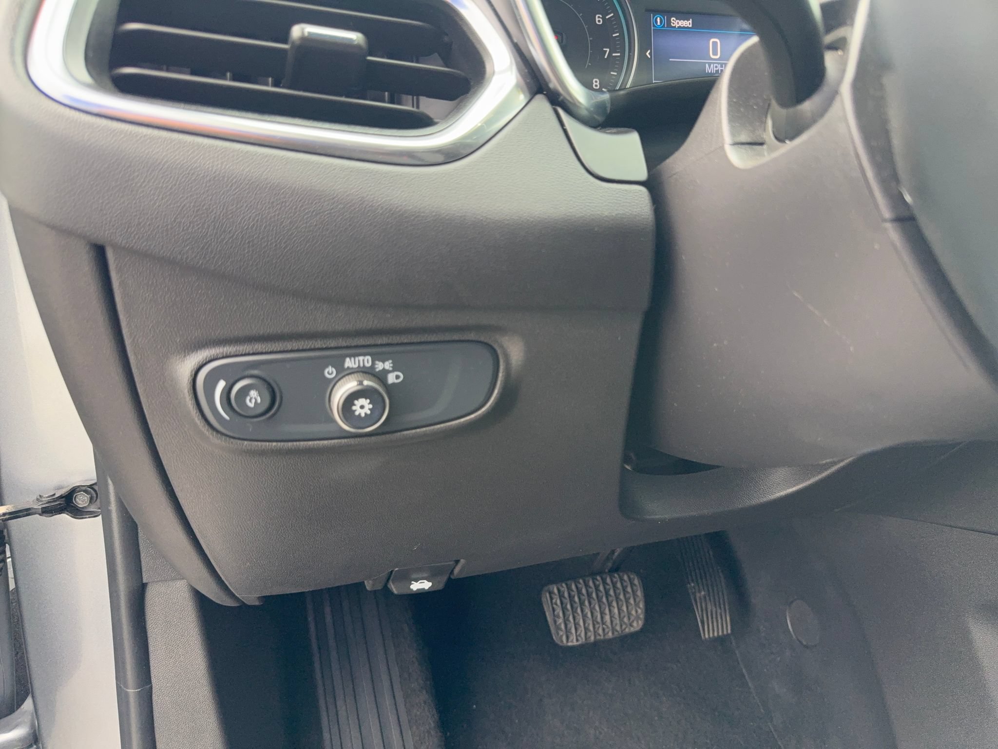 Used 2024 Chevrolet Equinox LT FWD image 14