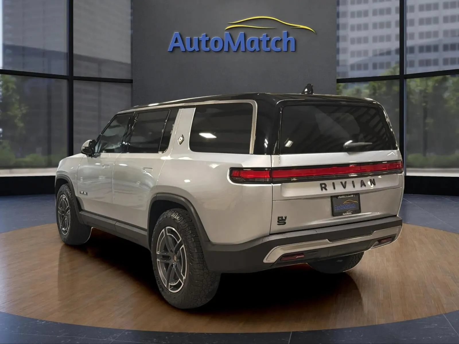 Used 2025 Rivian R1S Adventure Dual AWD/4WD image 8