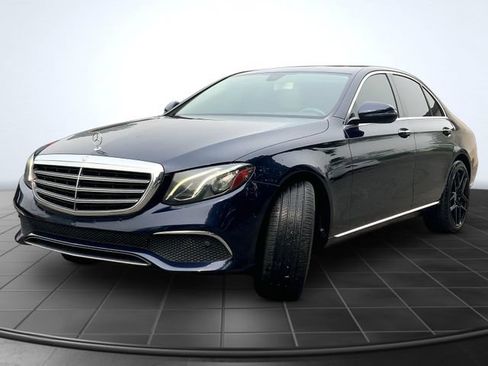 Used 2017 Mercedes-Benz E 300 4MATIC image 4