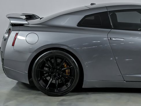 Used 2010 Nissan GT-R Premium image 13