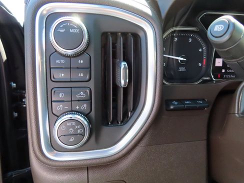 Used 2021 GMC Sierra 3500 Denali w/ Denali Ultimate Package AWD/4WD image 36