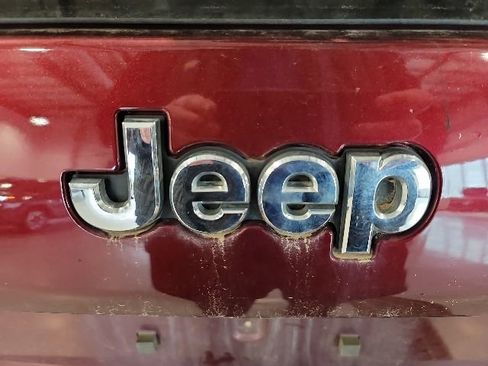 Used 2019 Jeep Cherokee Latitude Plus w/ Comfort/Convenience Group AWD/4WD image 14