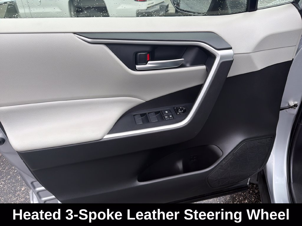 Used 2020 Toyota RAV4 XLE w/ Convenience Package AWD/4WD image 12