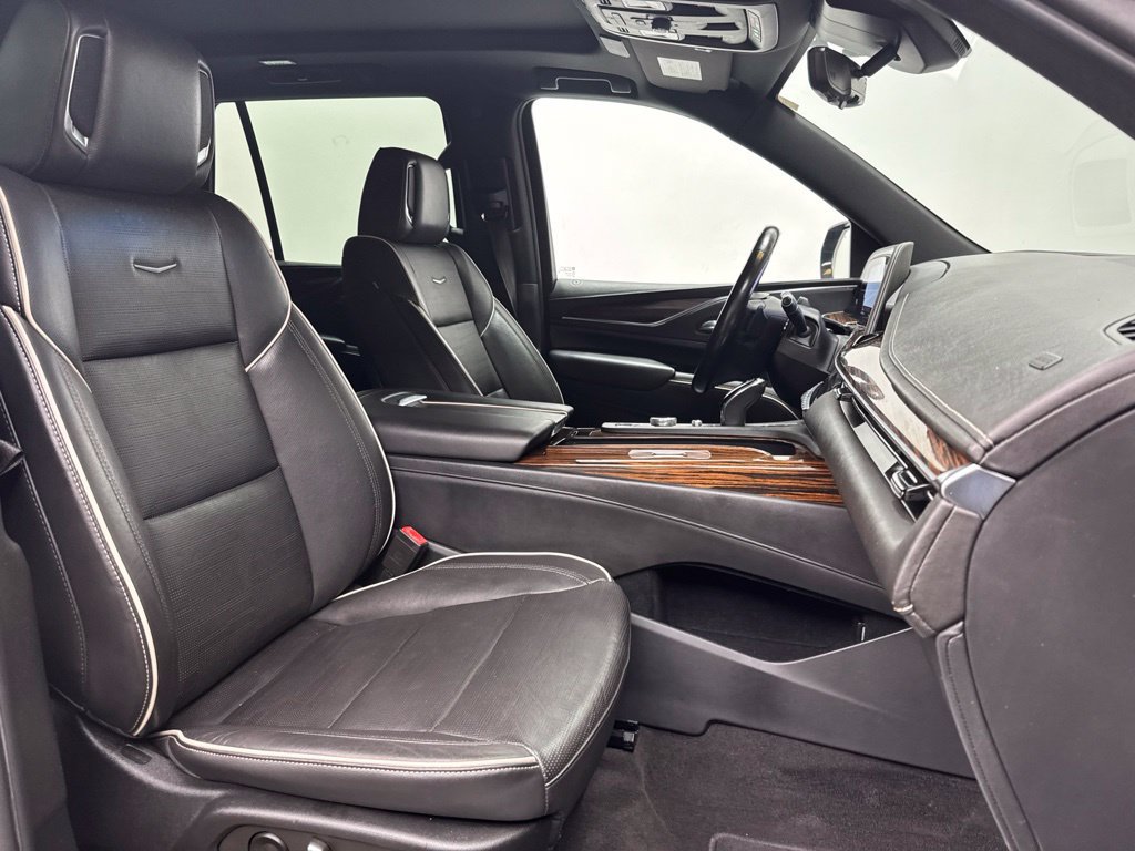 Used 2022 Cadillac Escalade Premium Luxury AWD/4WD image 25