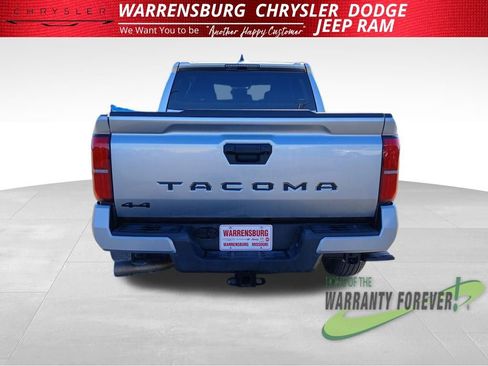 Used 2025 Toyota Tacoma SR5 image 5