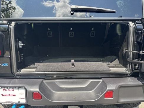 Certified 2025 Jeep Wrangler Unlimited Rubicon 4xe w/ Convenience Group AWD/4WD image 17
