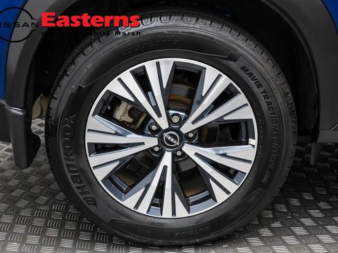 Used 2022 Nissan Rogue SV image 43