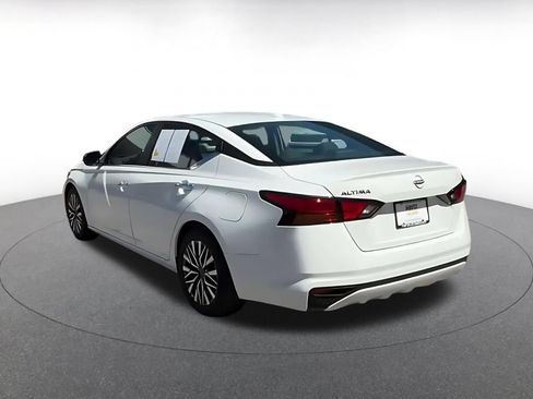 Used 2025 Nissan Altima 2.5 SV FWD image 14