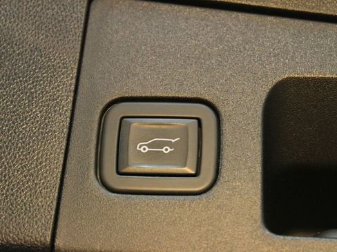 Used 2022 Cadillac XT4 Luxury w/ Driver Awareness Package AWD/4WD image 18