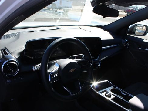 Used 2026 Chevrolet Equinox LT image 18