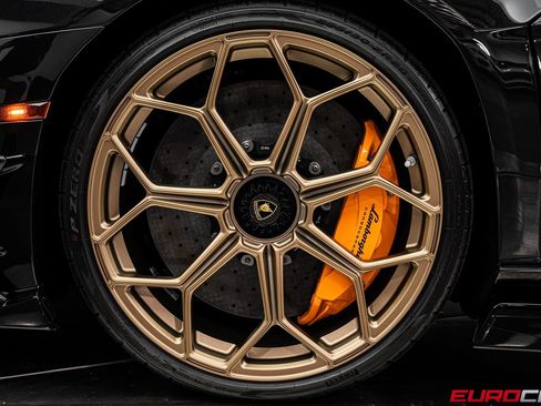 Used 2021 Lamborghini Aventador SVJ AWD/4WD image 31