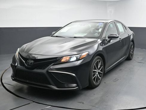 Used 2023 Toyota Camry SE FWD image 4