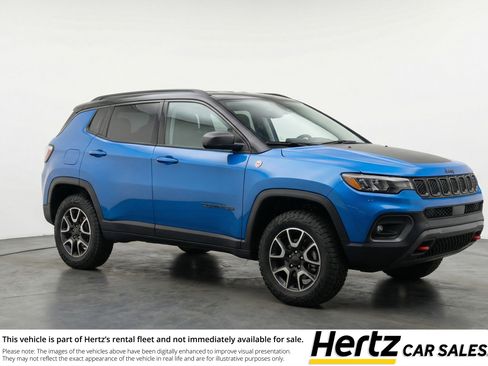 Used 2025 Jeep Compass Trailhawk image 1