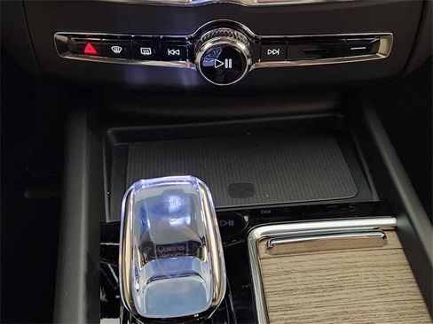 New 2026 Volvo XC60 B5 Plus w/ Protection Package Premier image 19