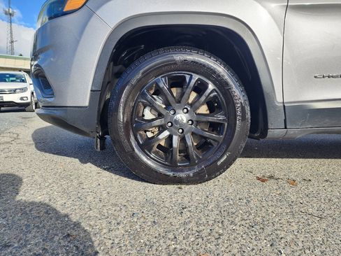 Used 2019 Jeep Cherokee Latitude Plus w/ Cold Weather Group image 35