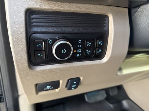 Used 2025 Ford F350 Platinum w/ Platinum Plus Package image 17
