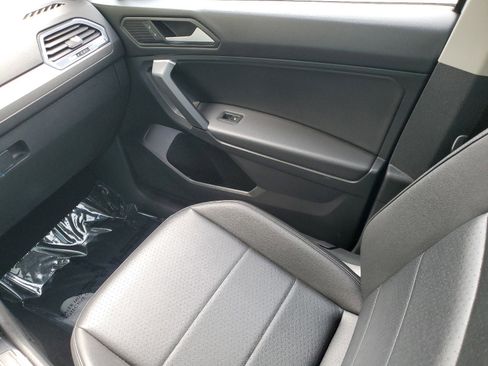 Used 2019 Volkswagen Tiguan SE w/ Panoramic Sunroof Package image 12