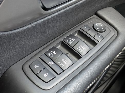 Used 2025 Chrysler Pacifica Select FWD image 22
