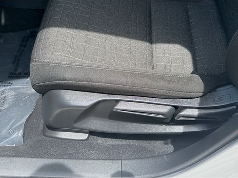 Certified 2024 Honda HR-V LX image 17