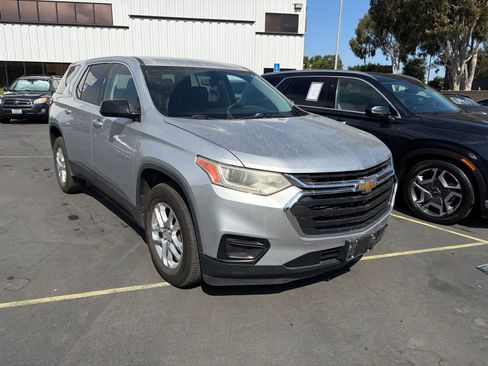 Used 2019 Chevrolet Traverse LS FWD image 2