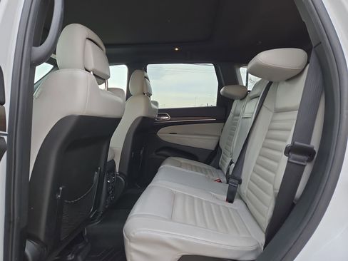 Used 2018 Jeep Grand Cherokee Limited image 13