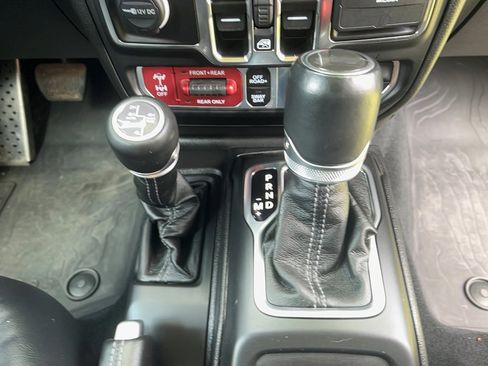 Certified 2024 Jeep Wrangler Unlimited Rubicon AWD/4WD image 18