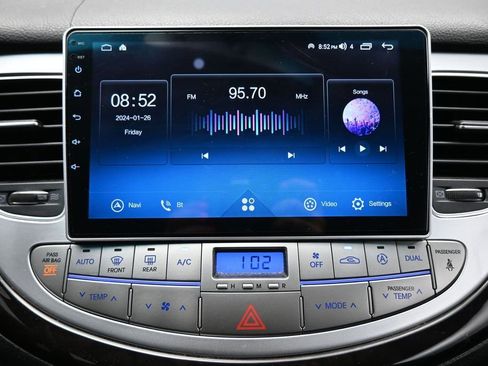 Used 2013 Hyundai Genesis 3.8 RWD image 19
