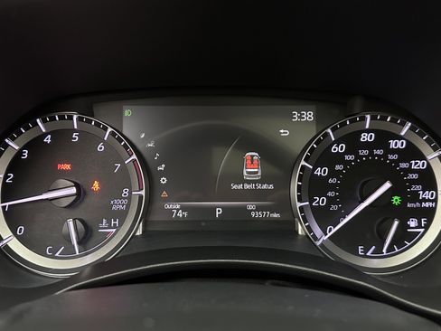 Used 2022 Toyota Highlander XLE AWD/4WD image 19