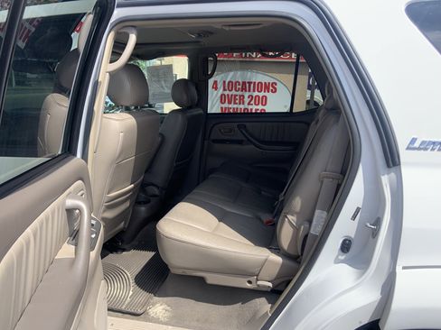 Used 2007 Toyota Sequoia Limited RWD image 10