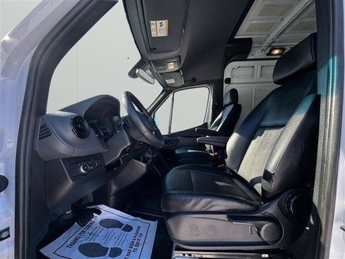 Used 2025 Mercedes-Benz Sprinter 2500 image 10