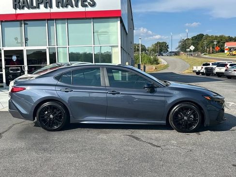 Used 2026 Toyota Camry SE w/ Convenience Package FWD image 2