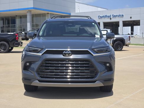 Used 2025 Toyota Grand Highlander AWD image 2