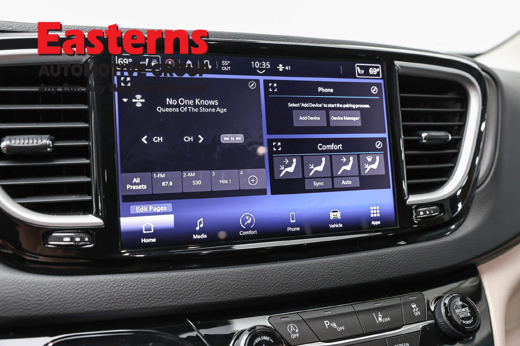 Used 2023 Chrysler Pacifica Touring-L FWD image 19